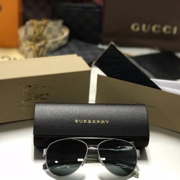 NWT Authentic Burberry Aviator Sun Glasses display picture 2